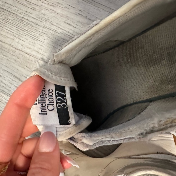 New Balance Shoes - Picture 5 of 7